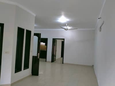 8 MARLA EXCELLENT NEW GOOD CONDITION IDEAL EXCELLENT LOCATION FULL HOUSE FOR RENT