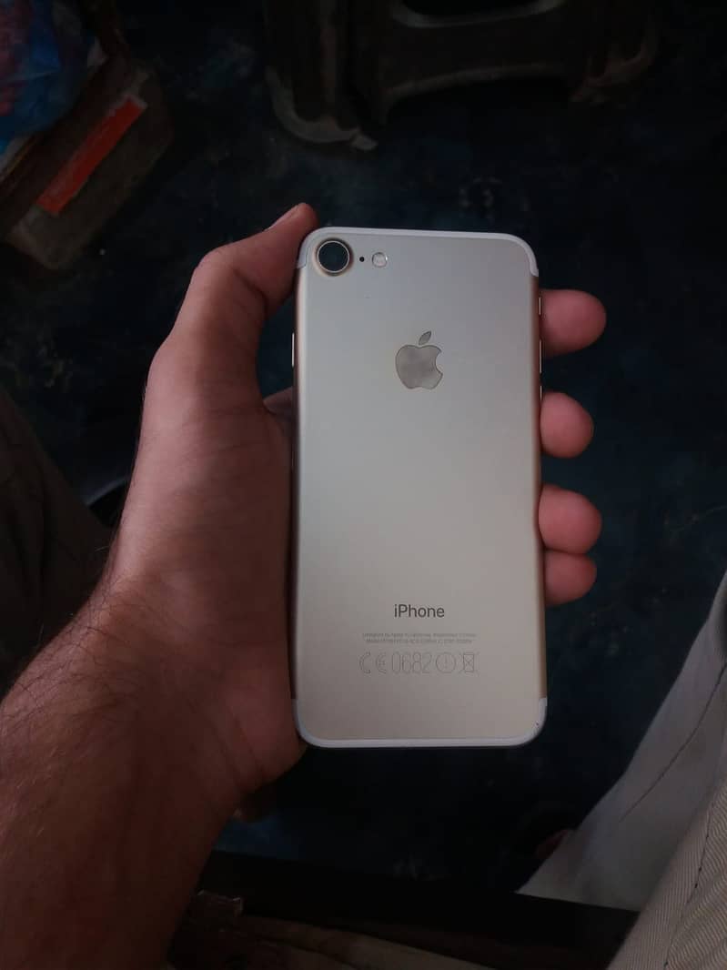 Apple iPhone 7 1