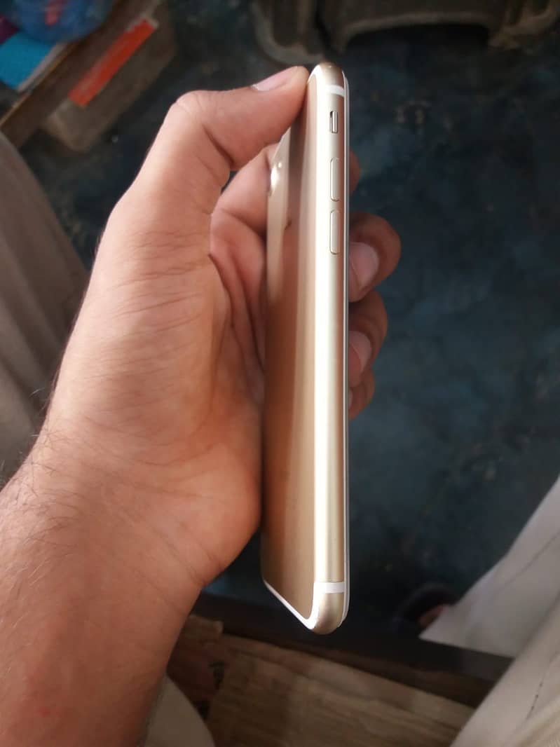 Apple iPhone 7 2