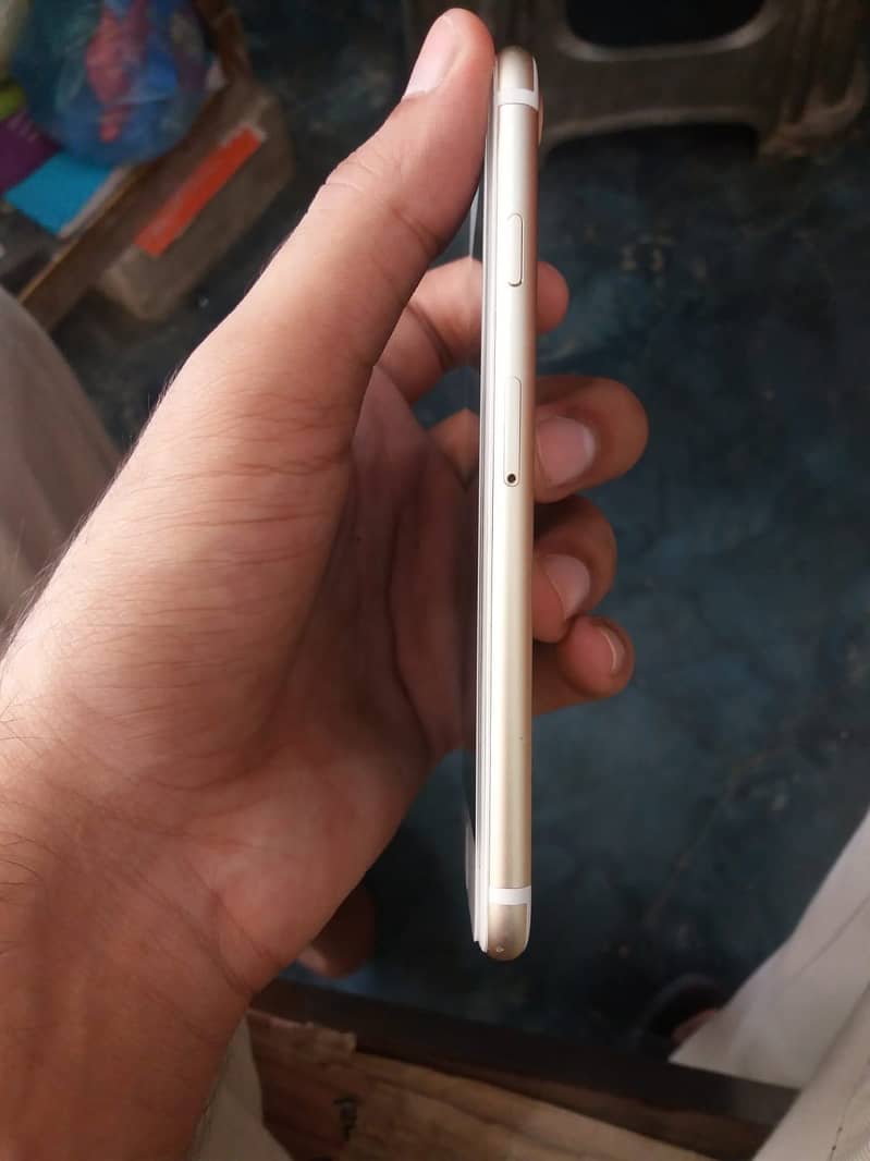 Apple iPhone 7 3