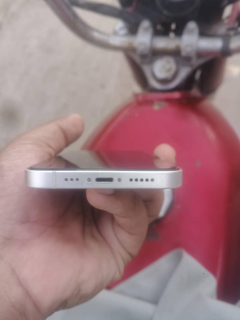 Apple iPhone 14 2
