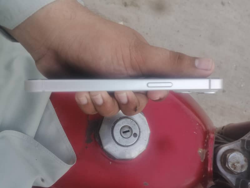 Apple iPhone 14 3