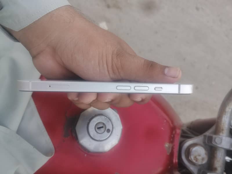 Apple iPhone 14 5