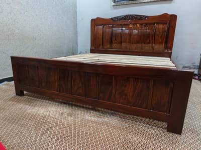 ghr ka furniture ha use nhi hwa new condition bed King Size solid wood
