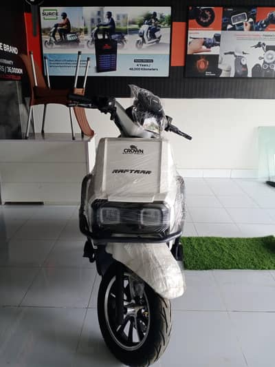 crown raftar pro avail 150km range in one charge