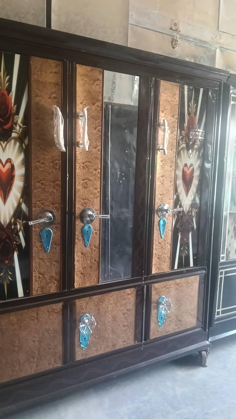 برانڈ نیو تین دروازوں والی لماری 1