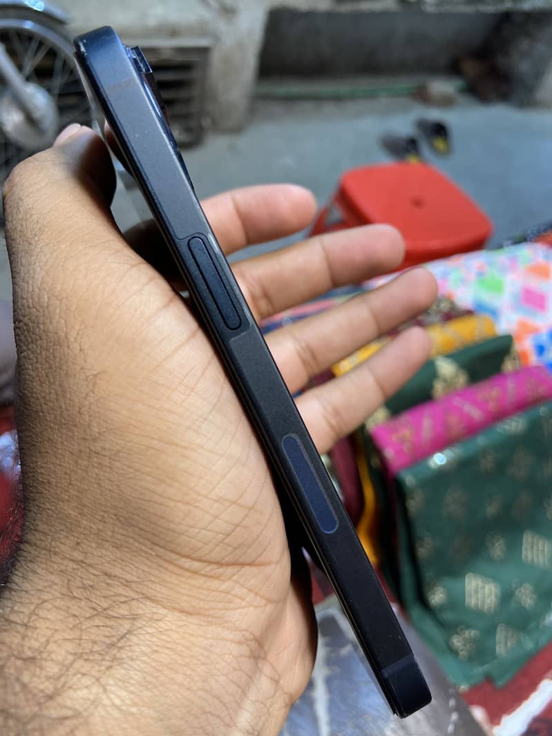 Apple iPhone 13 2