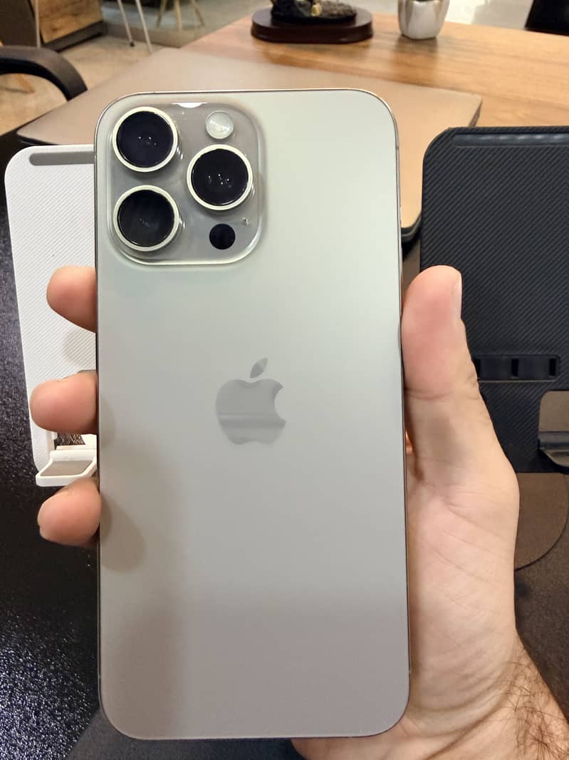 Apple iPhone 15 Pro Max 1