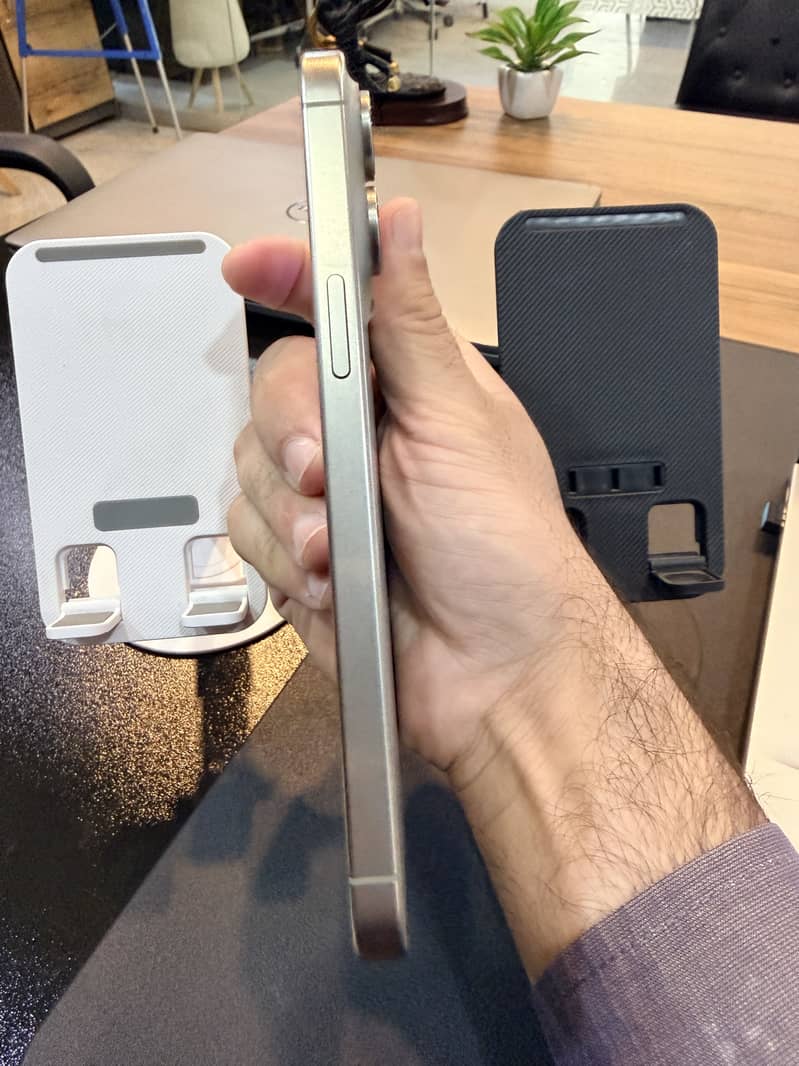 Apple iPhone 15 Pro Max 3