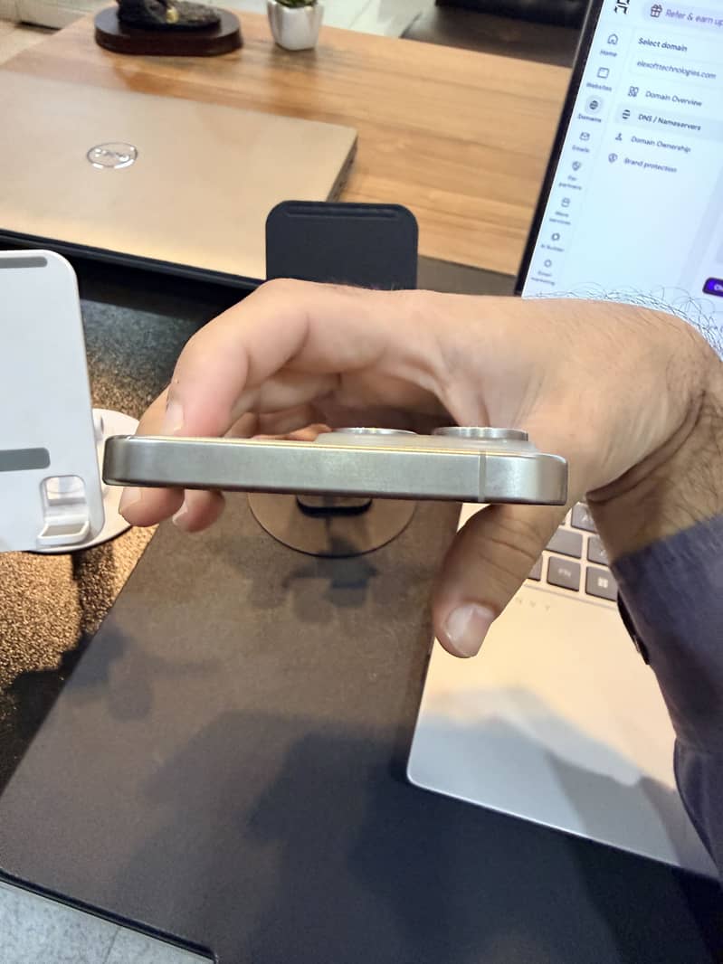 Apple iPhone 15 Pro Max 4
