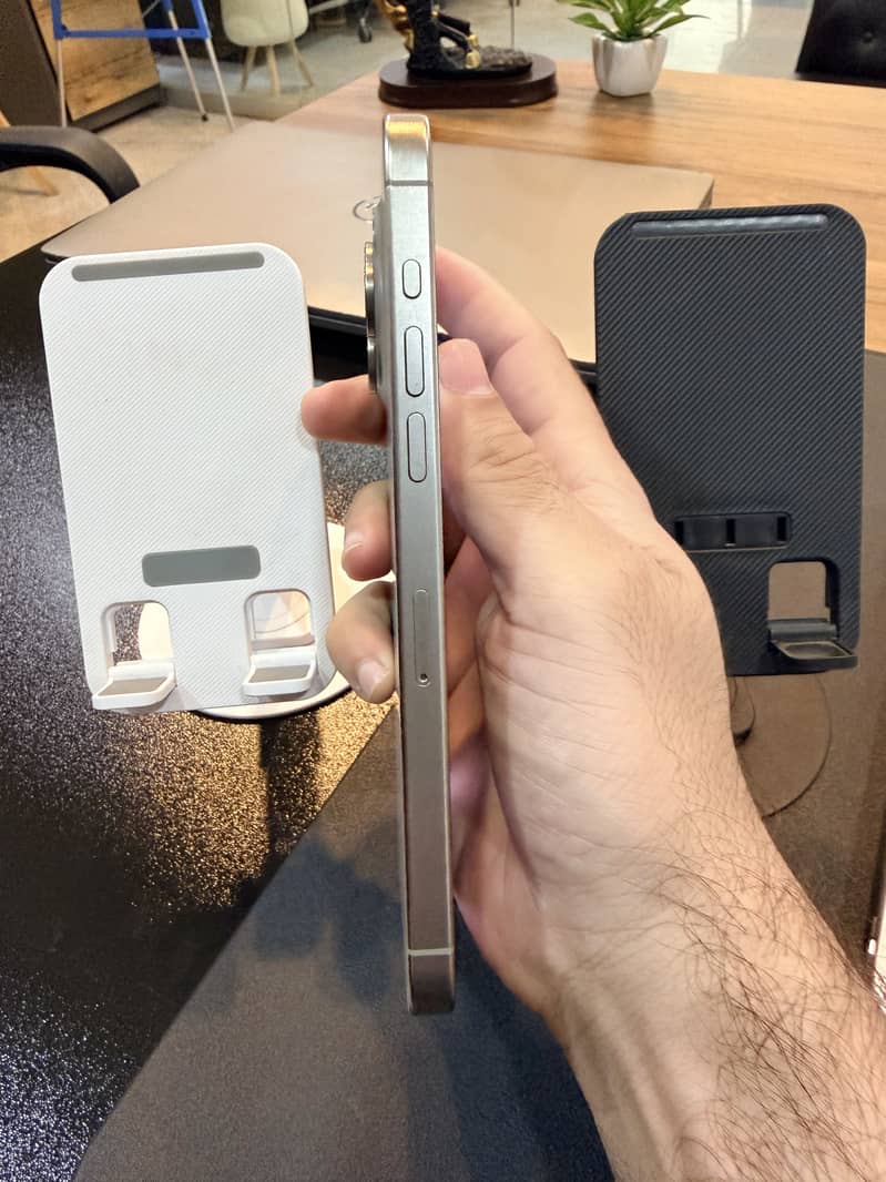 Apple iPhone 15 Pro Max 5