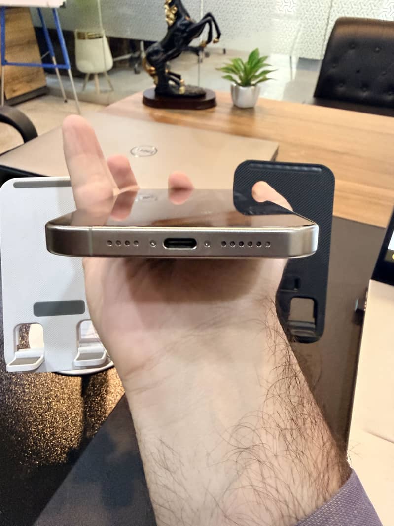 Apple iPhone 15 Pro Max 6