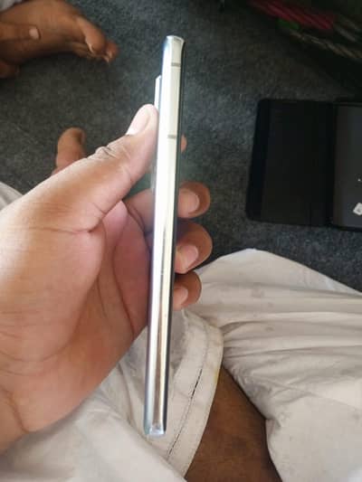 SAMSUNG S21 ULTRA    condition 8/10  patched 8/128
