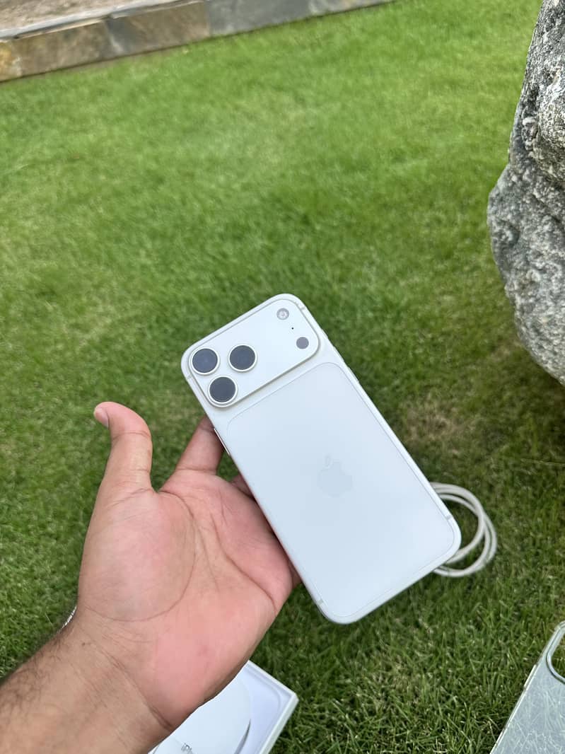 iPhone 17 pro max 3