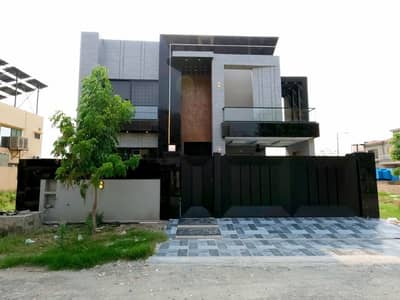 10-Marla Ultra Modern Designer House Facing Park Available For Sale