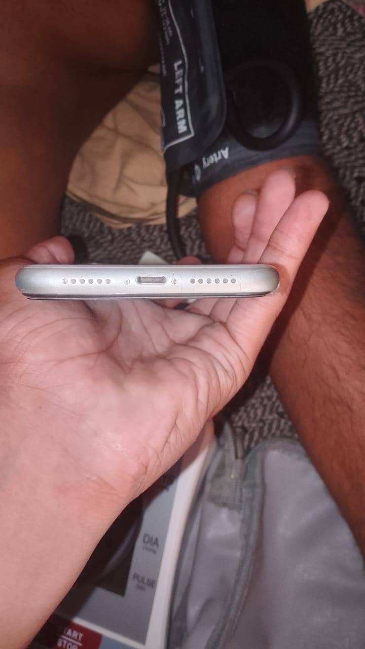 Apple iPhone 11 3