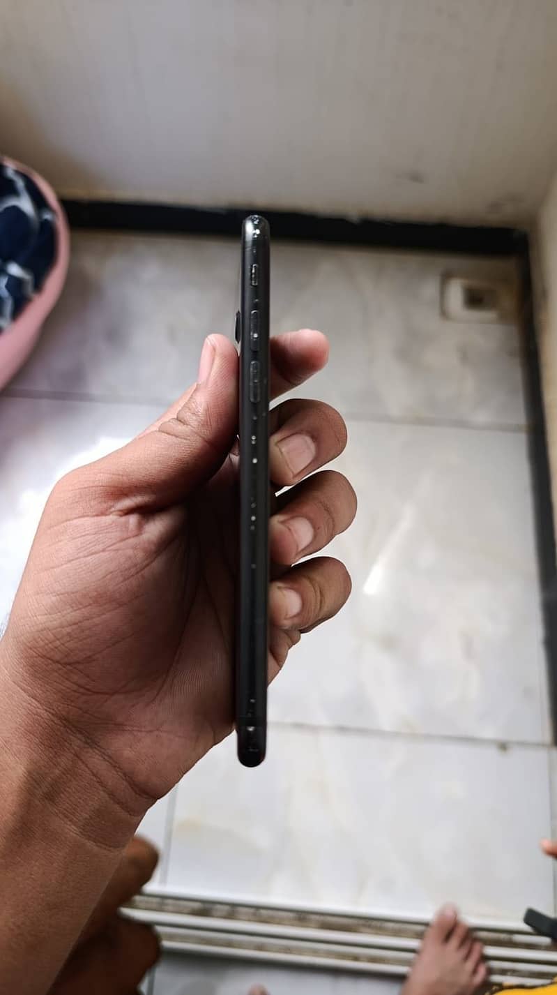 Apple iPhone 7 2