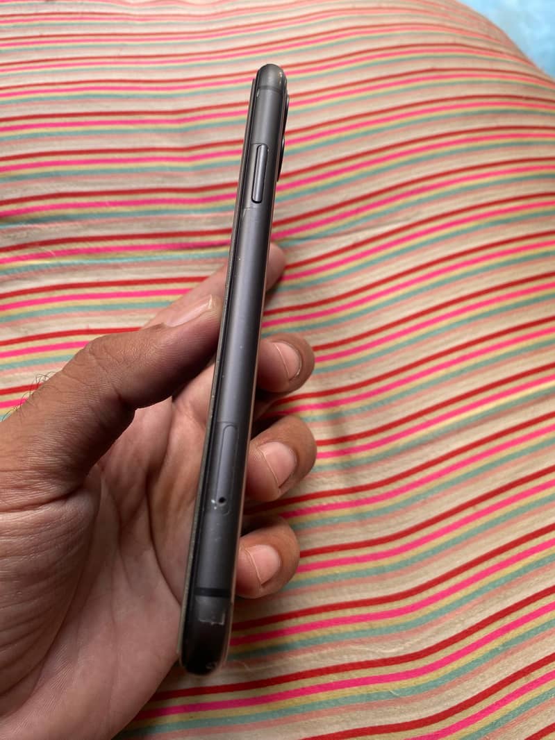 Apple iPhone 11 3