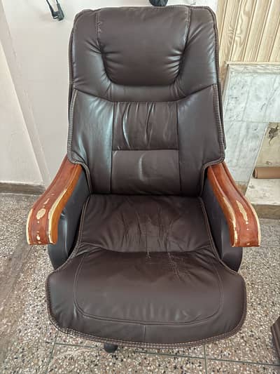 Dark Brown Leather Executive Office Chair – Wooden Arms | Reclining