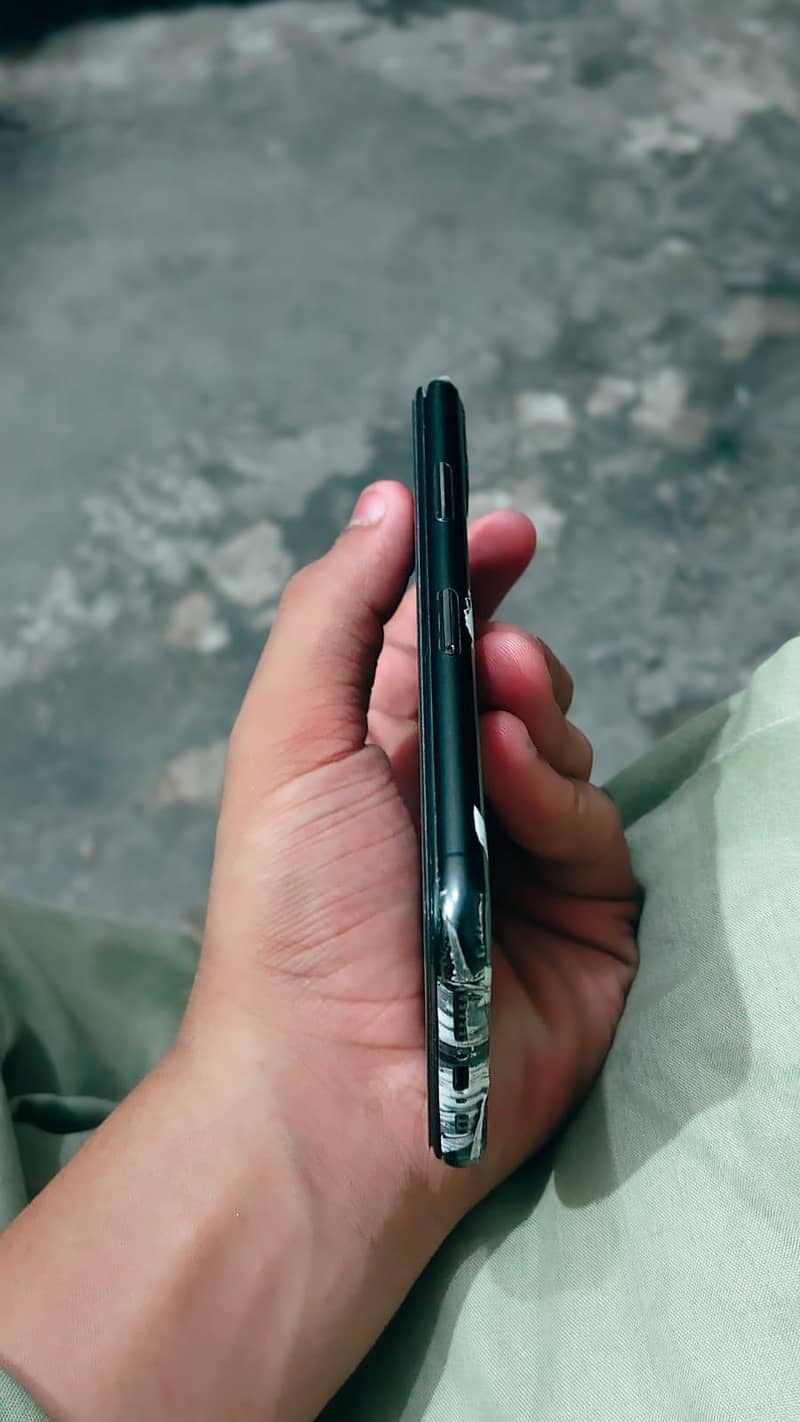 Apple iPhone 11 Pro 4