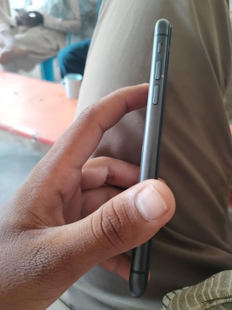 Apple iPhone 11 3