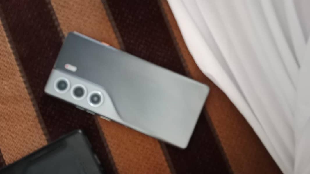 Tecno CAMON 40 Pro 12
