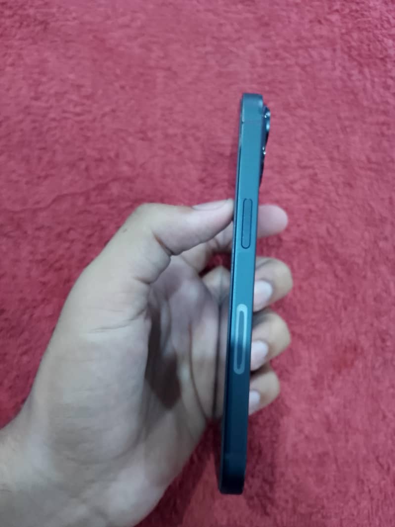 Apple iPhone 14 3