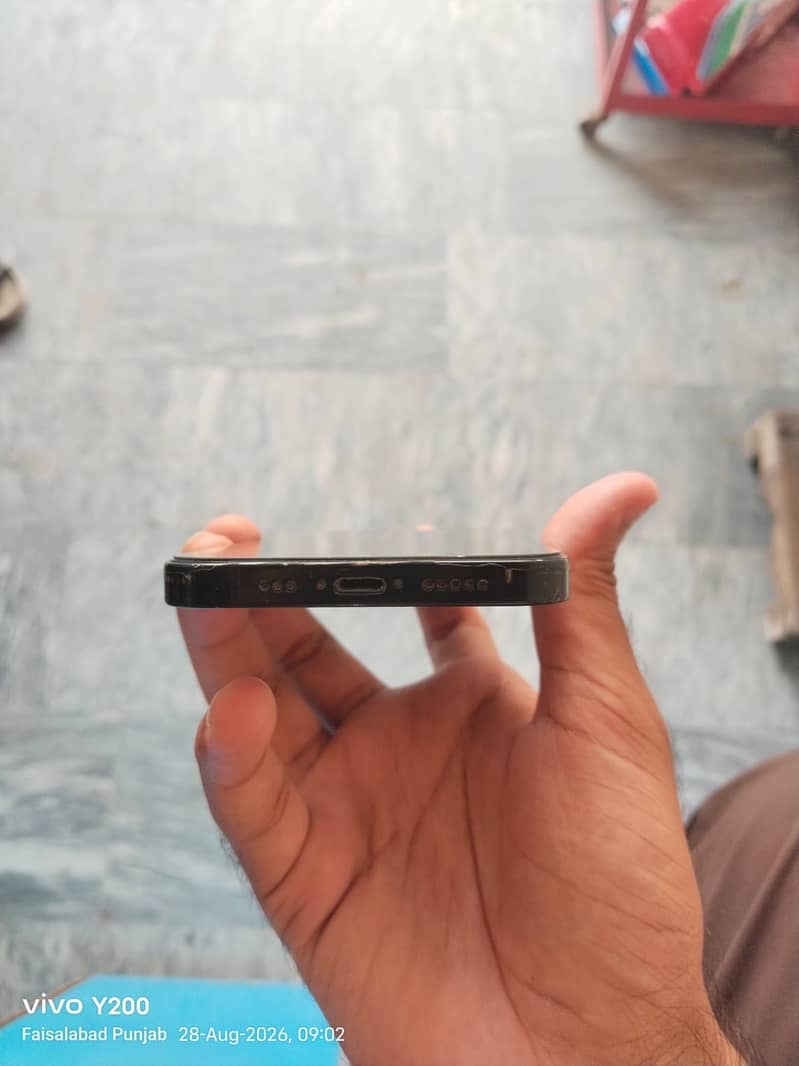 Apple iPhone 13 2