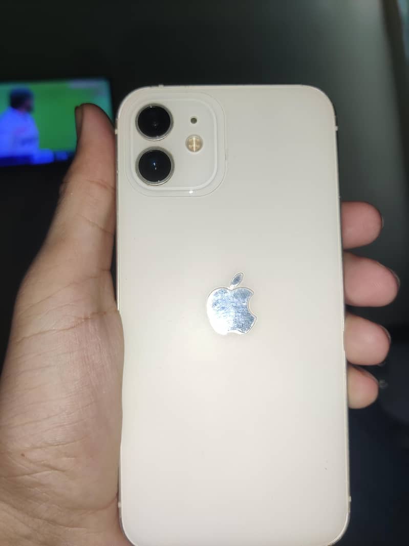 Apple iPhone 12 4