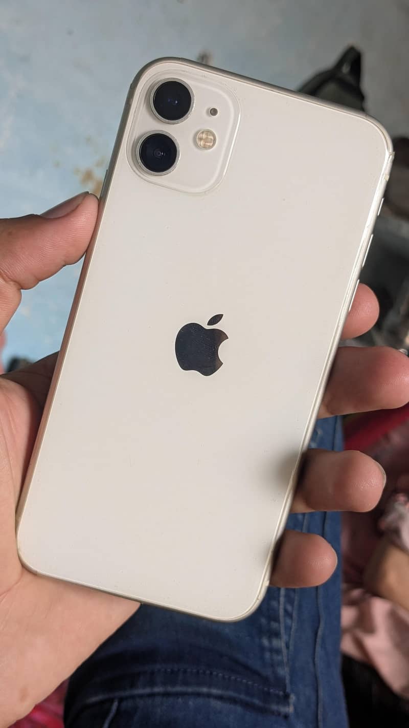 Apple iPhone 11 4