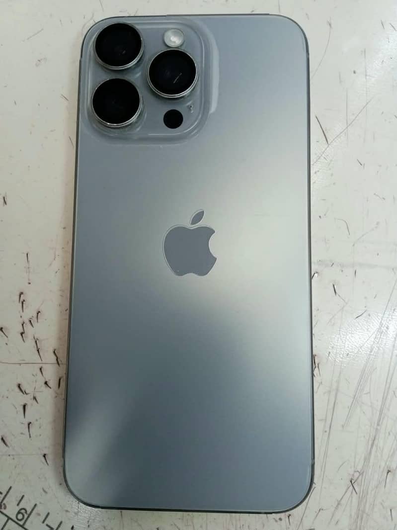 Apple iPhone 15 Pro Max 4