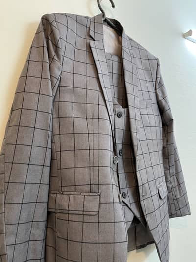 3 piece suit Large size available for sell