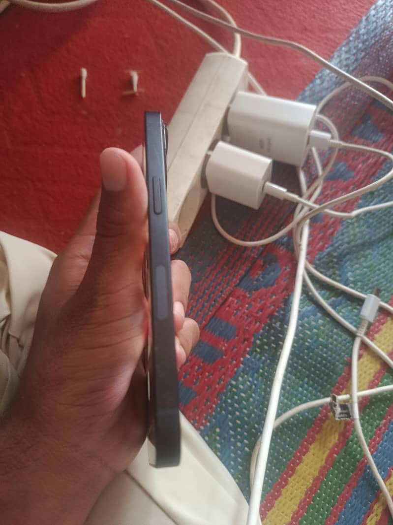Apple iPhone 13 1