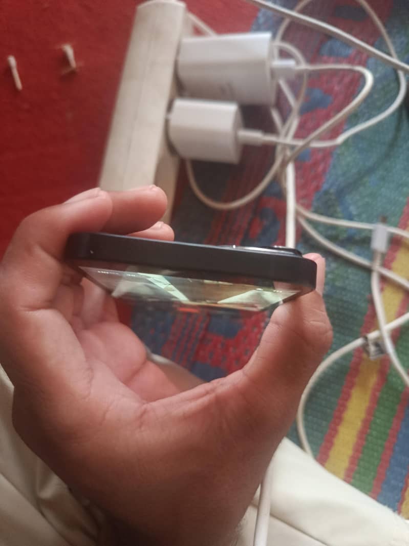 Apple iPhone 13 2