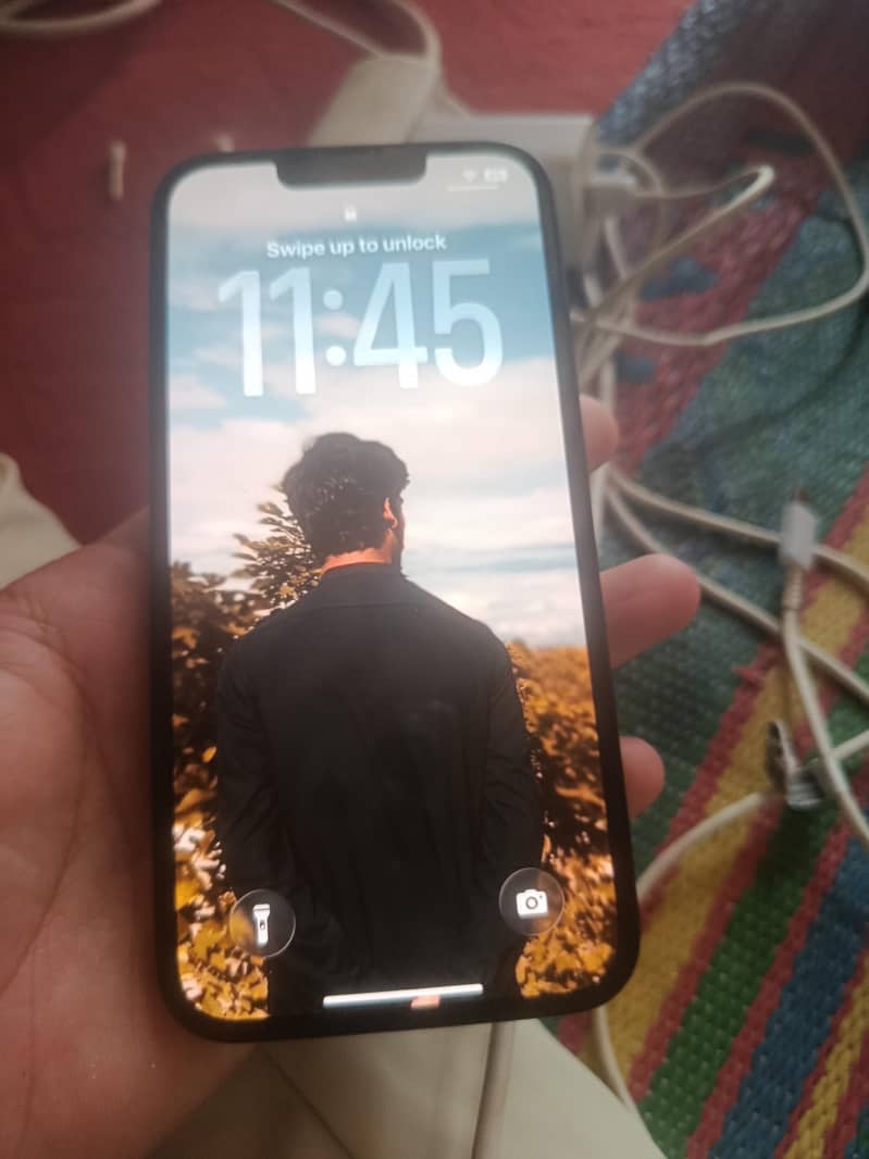 Apple iPhone 13 4