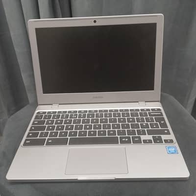 Samsung Chromebook 4 — 10/10 Mint Like New Condition With Box(From UK)