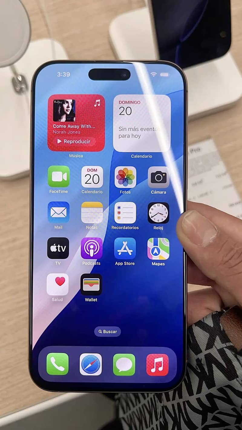 Apple iPhone 16 Pro 2