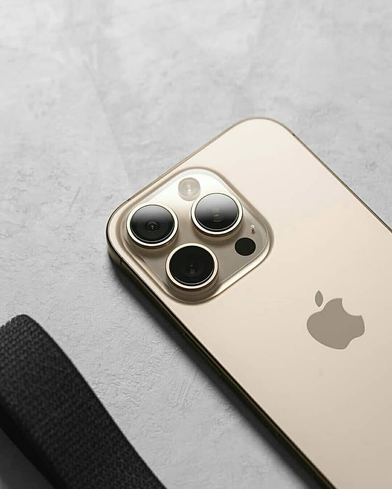 Apple iPhone 16 Pro 3