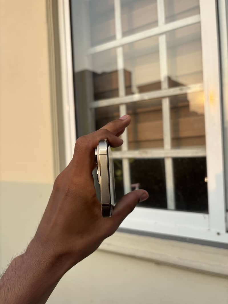 Apple iPhone 14 Pro 1