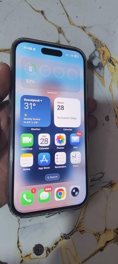 Apple iPhone 16