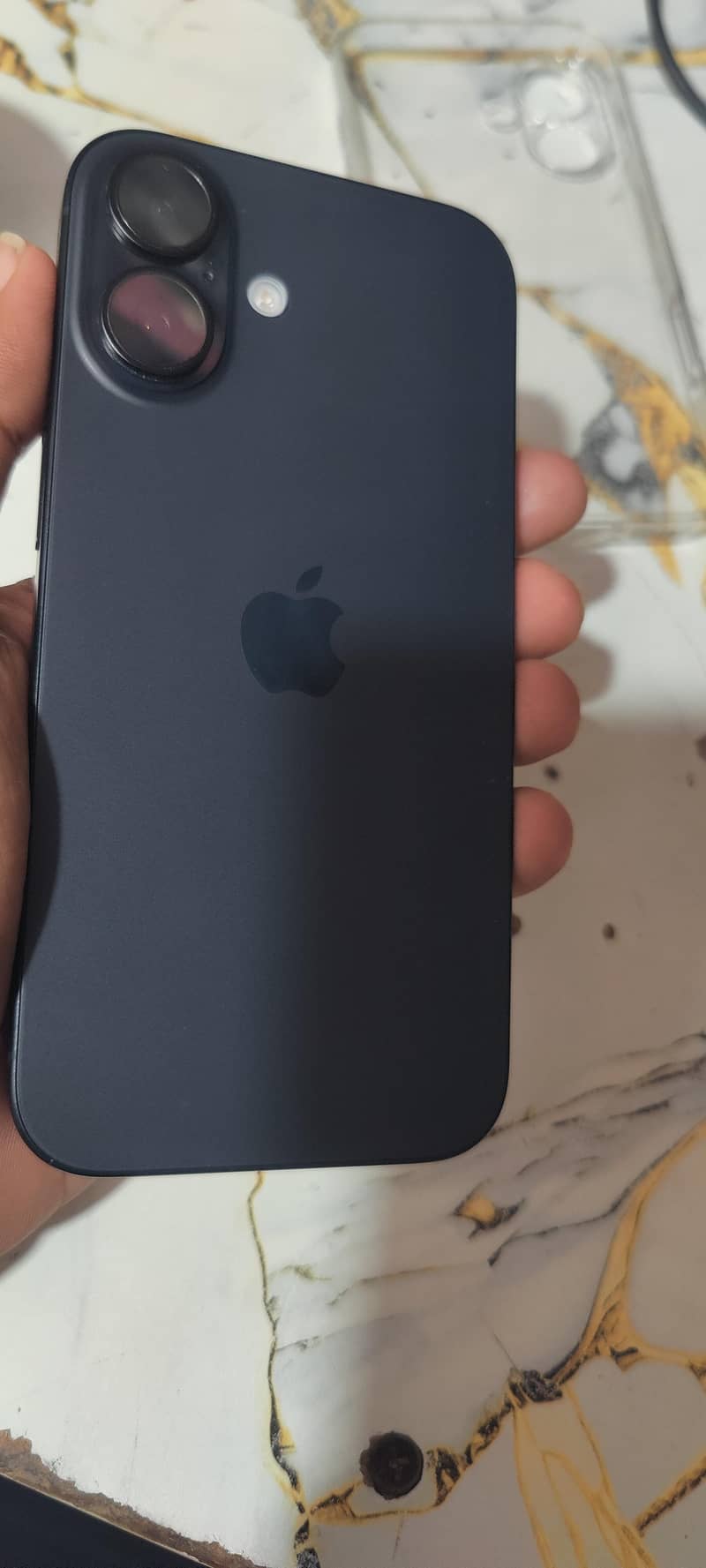 Apple iPhone 16 1