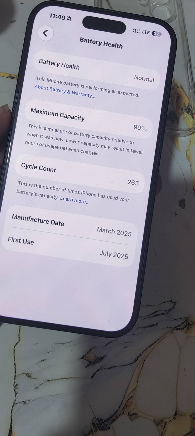 Apple iPhone 16 2