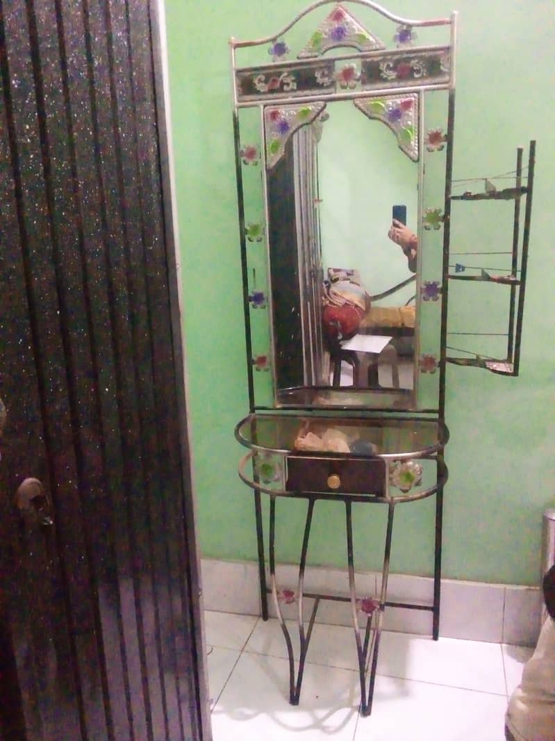 Dressing table 0