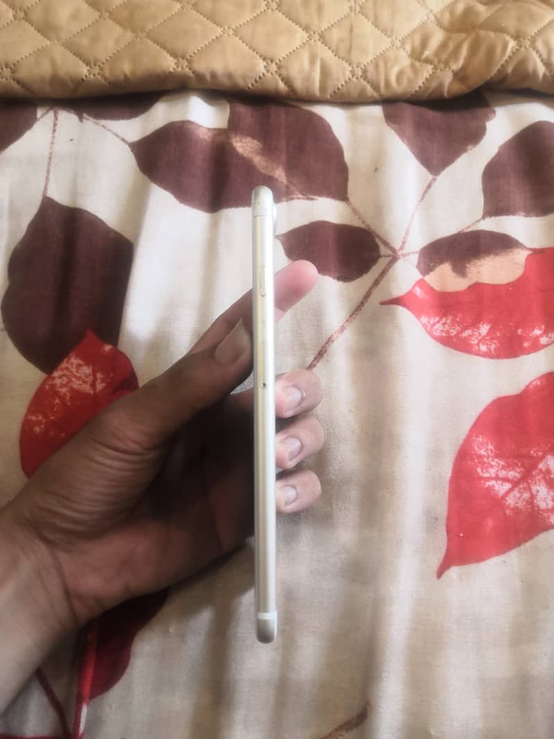 Apple iPhone 7 Plus 2