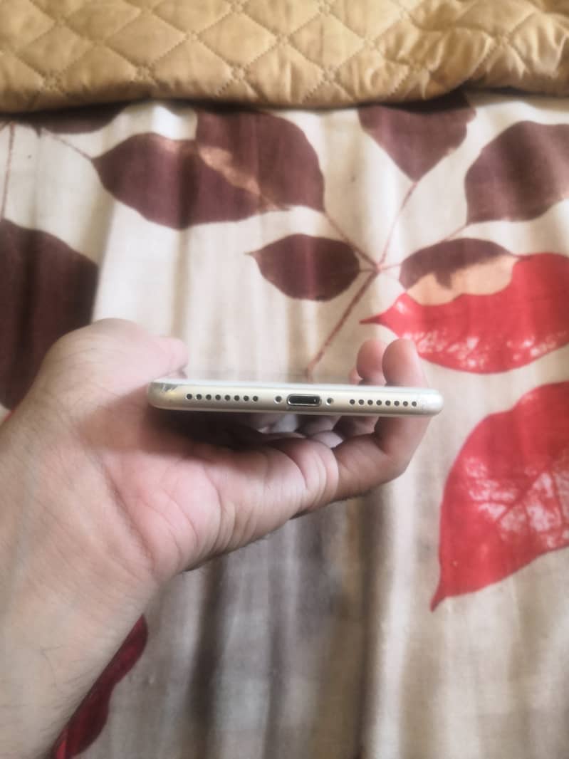 Apple iPhone 7 Plus 4