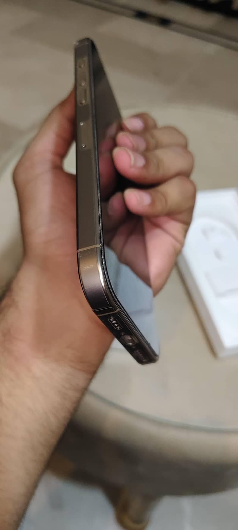 Apple iPhone 16 Pro Max 6