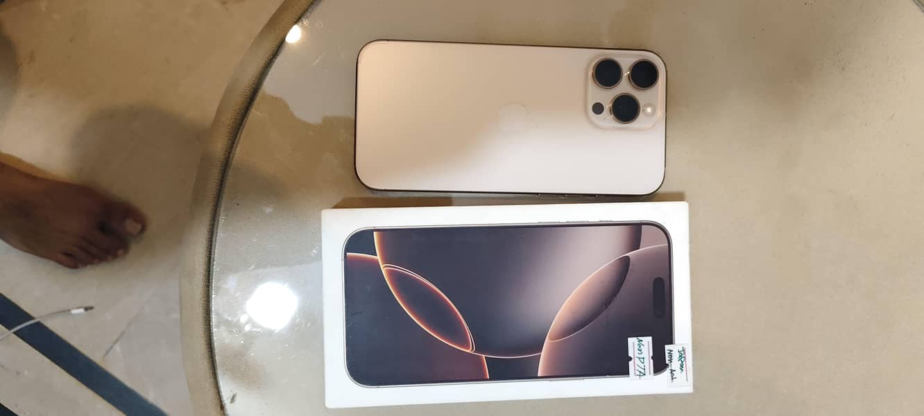 Apple iPhone 16 Pro Max 8