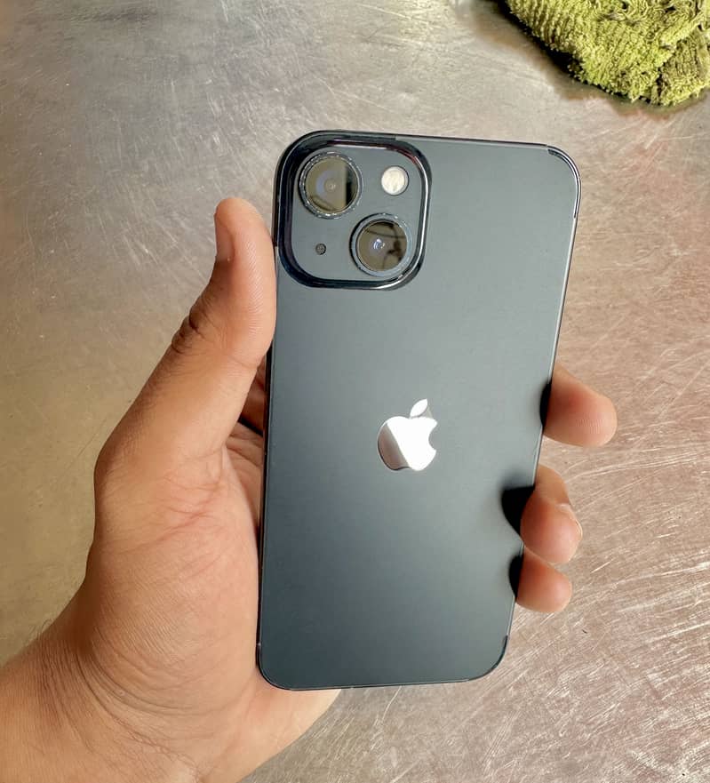Apple iPhone 13 0