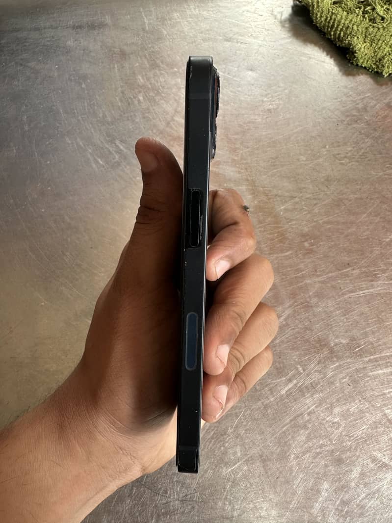 Apple iPhone 13 1