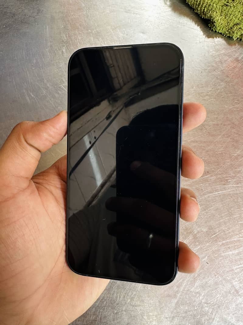 Apple iPhone 13 4